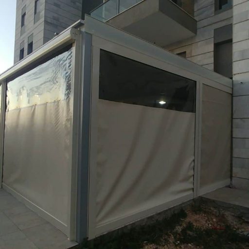 התקנת סוכך מסך במרפסת