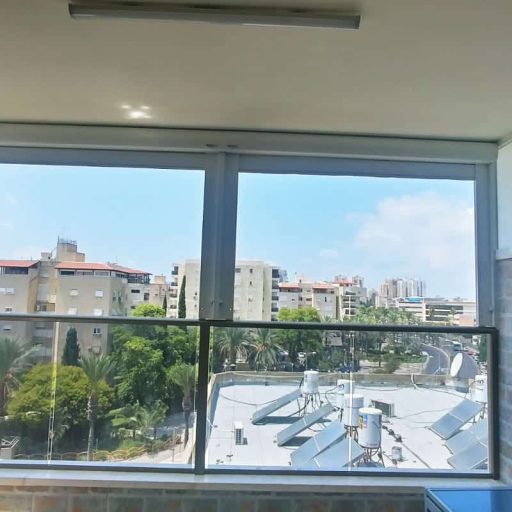 התקנת סוכך מסך במרפסת