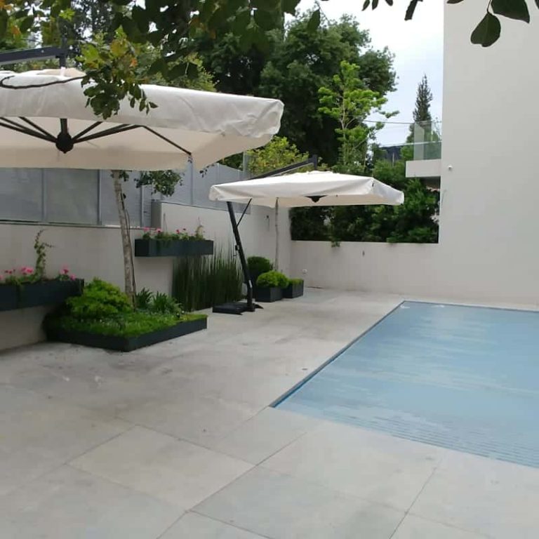 שמשיות לחצר