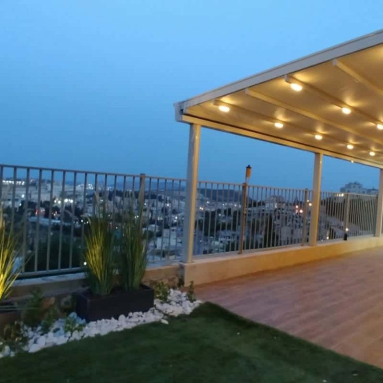 פרגולה חשמלית למרפסת