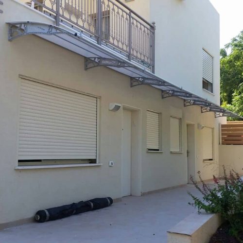 גגון בגדלים מיוחדים.