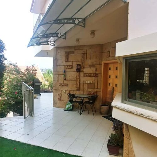 גגון כניסה לבית