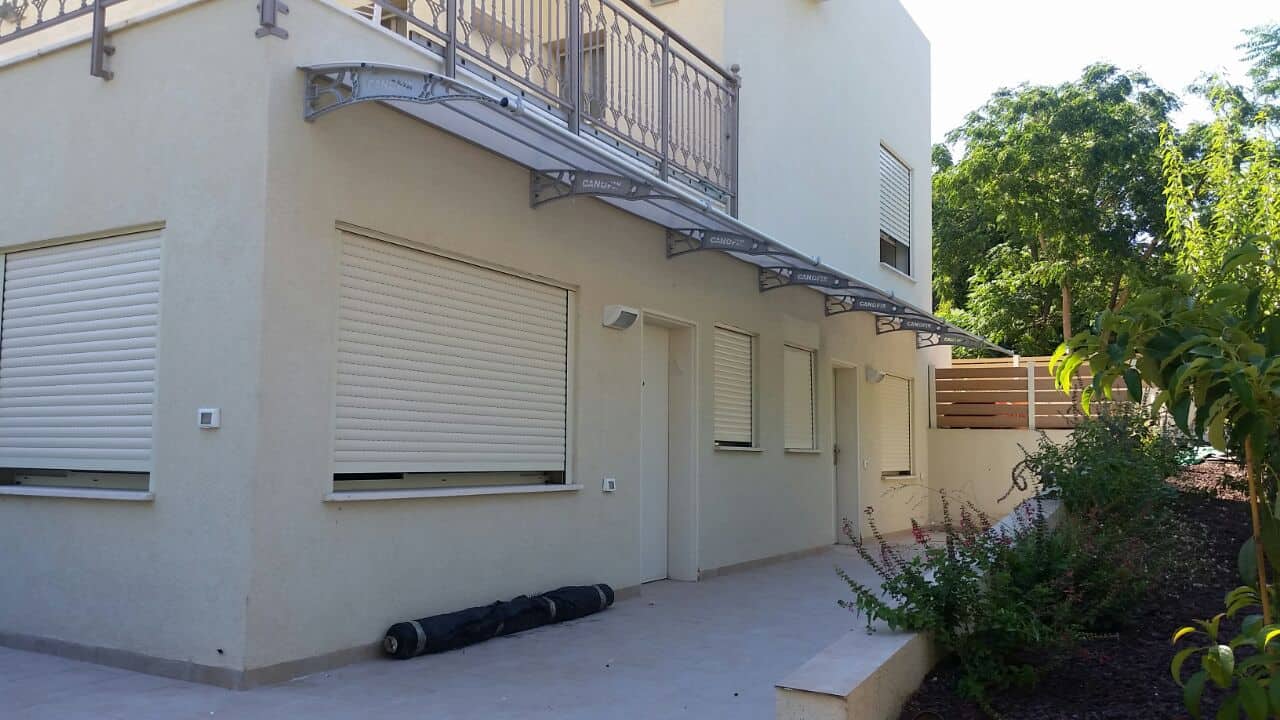 גגון בגדלים מיוחדים.