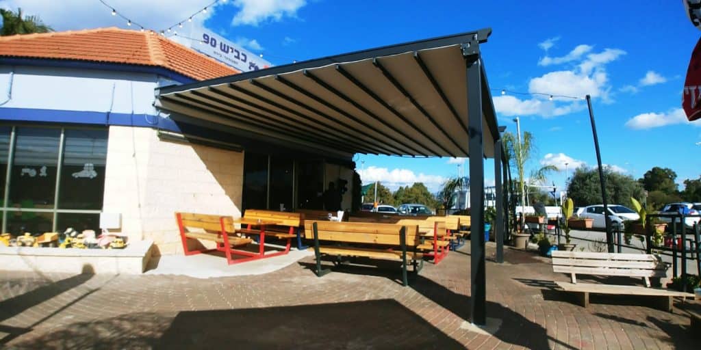 פרגולה חשמלית מתקפלת